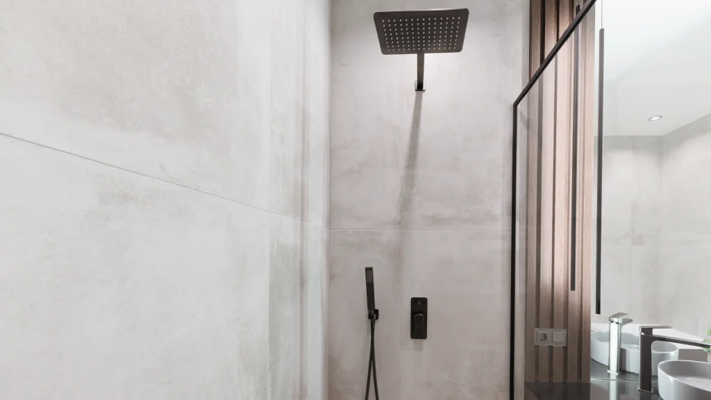 Aranżacja łazienki z prysznicem